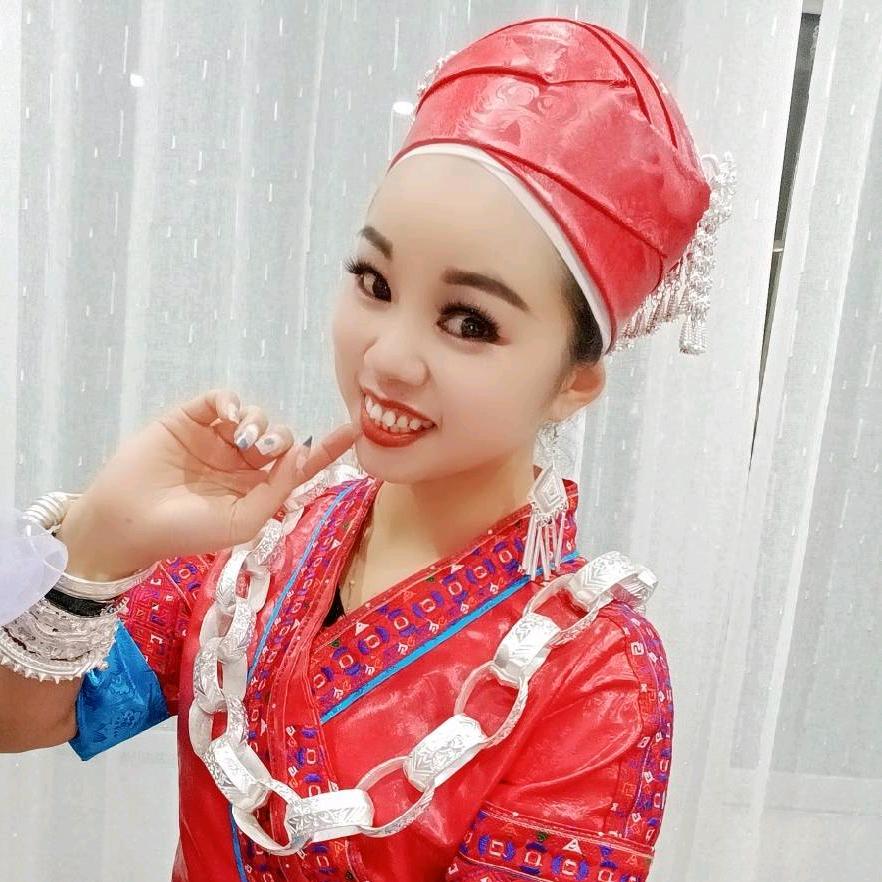 凯里小妖巾民族服饰