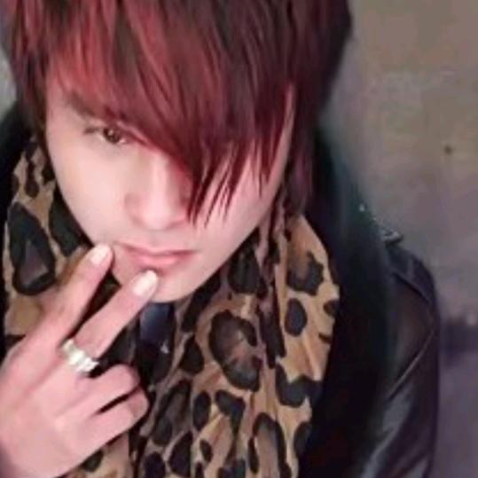 ԅ(¯﹃¯ԅ)唯爱(눈_눈)