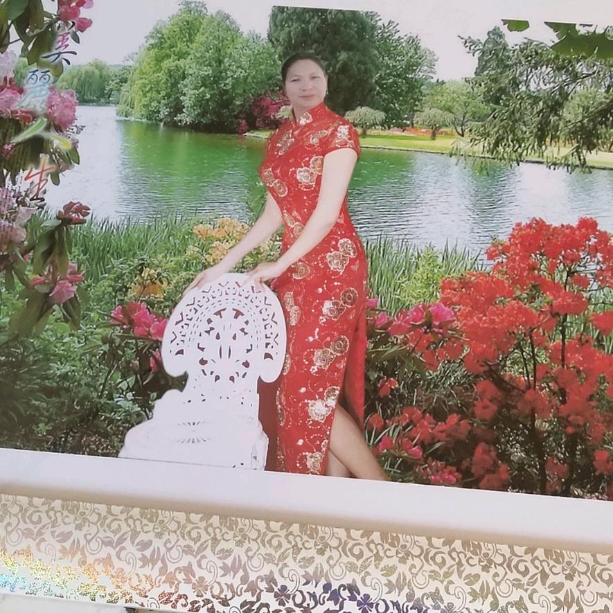 小金香在家闲着没有事，放松一下自己