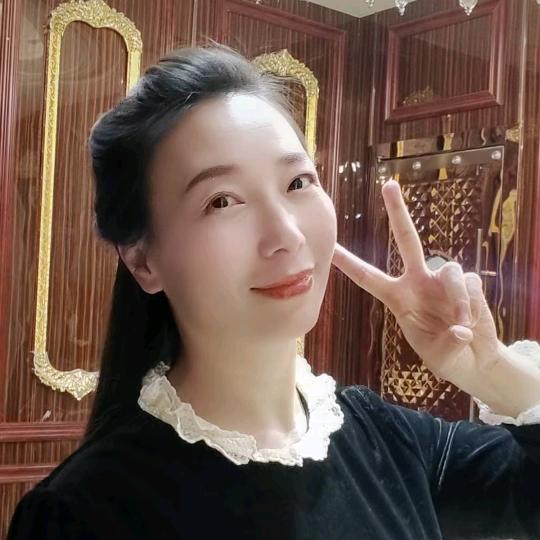 云朵·贾立娜