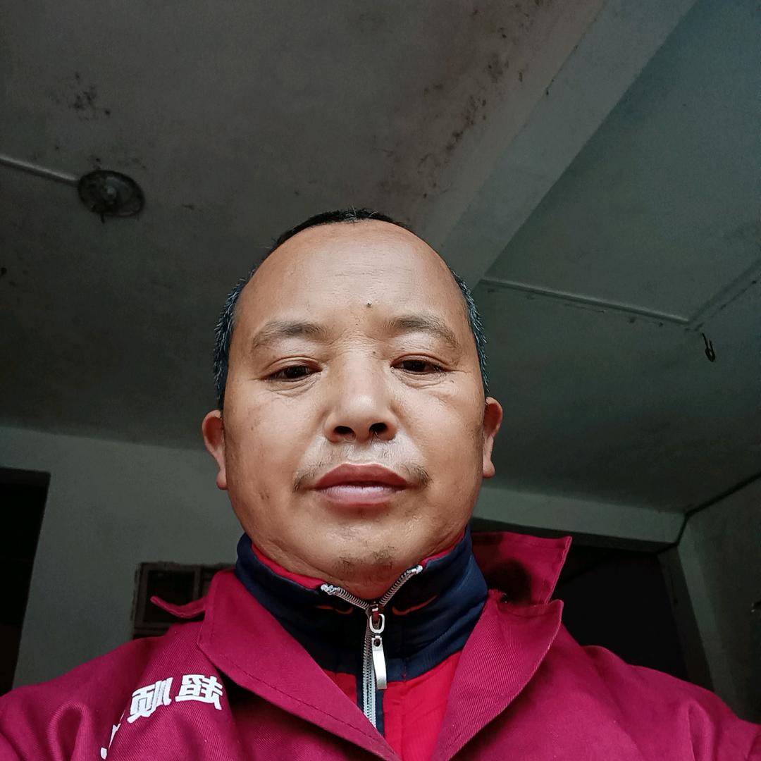 洲湖老乡镇府门口小王电动工具