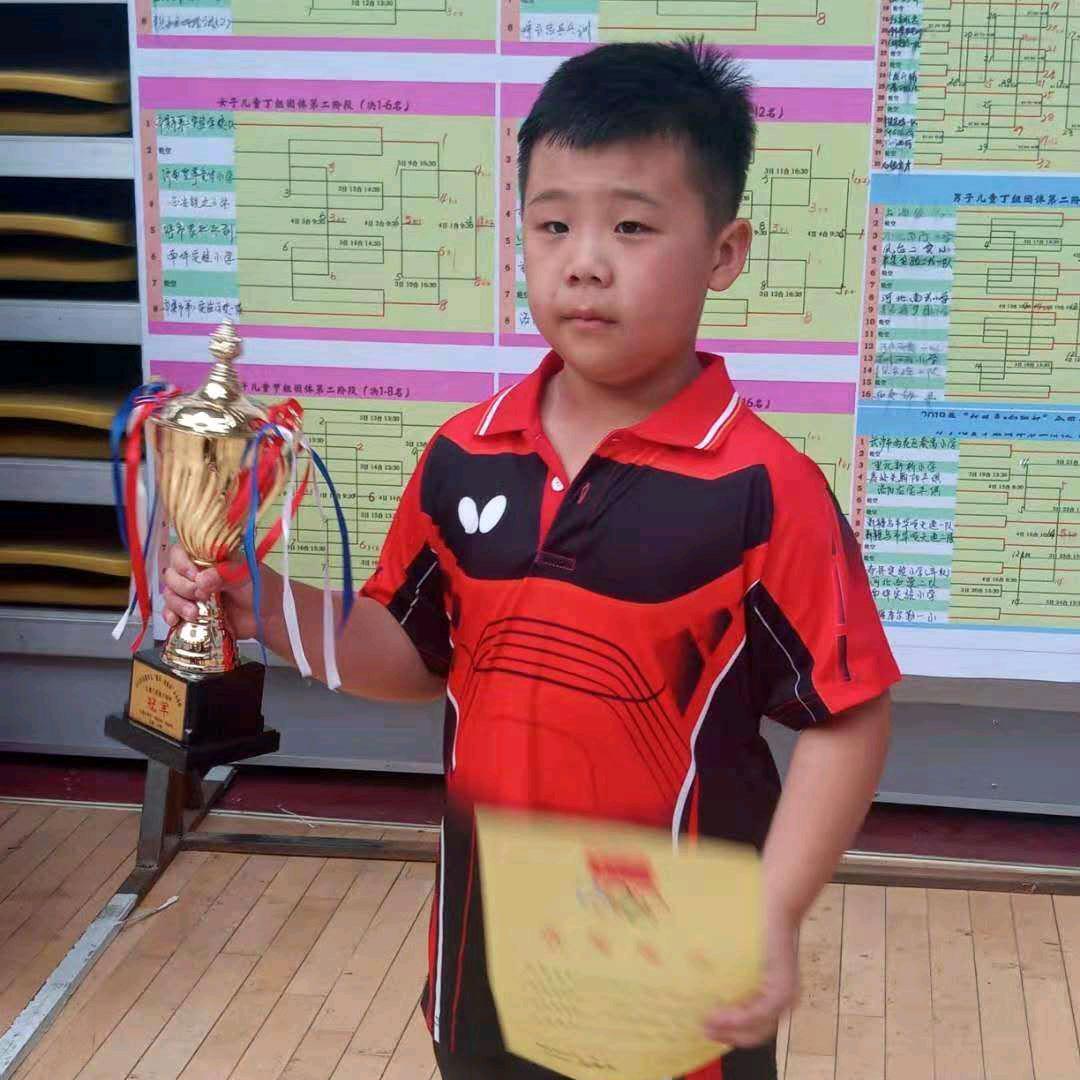 巫山县乒乓球训练五哥