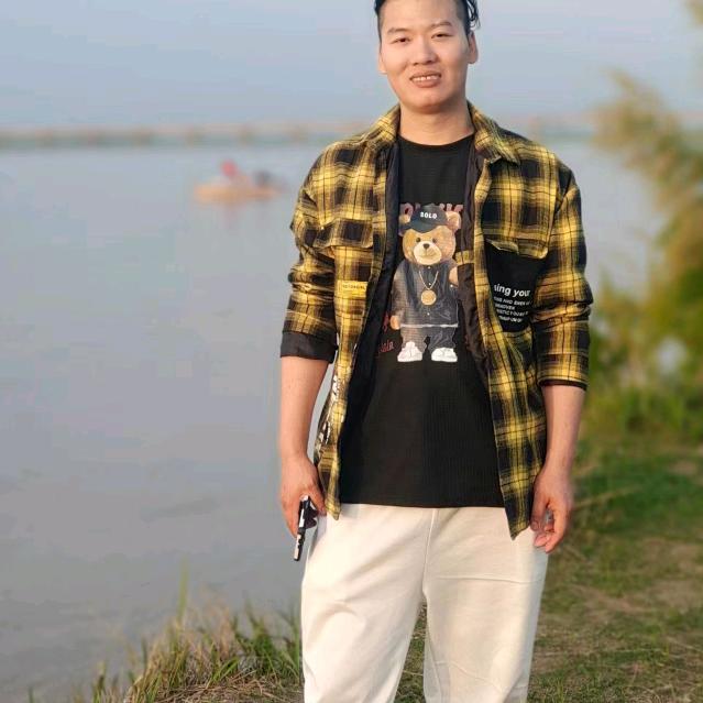 会唱歌的疯子😘😘