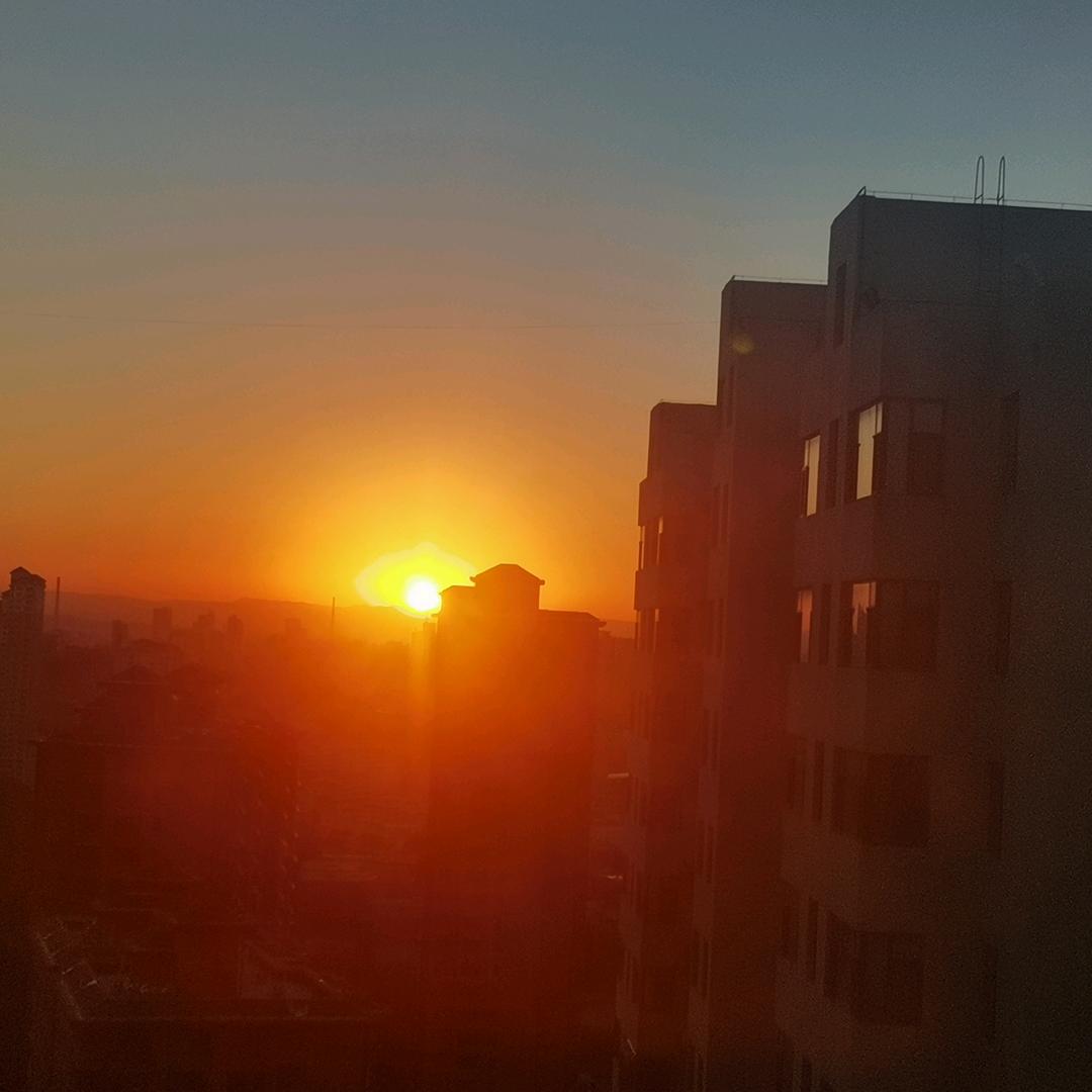 蓝蓝的天，白白的云