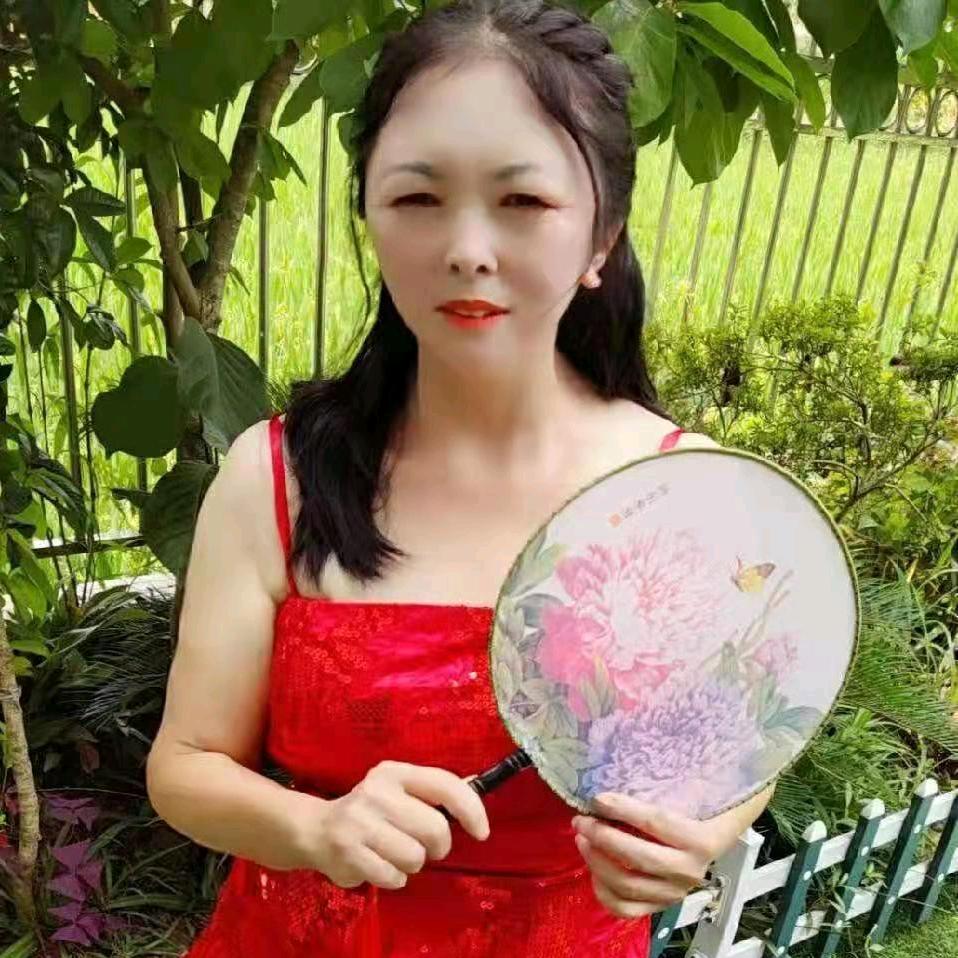 那人却在灯火阑珊处