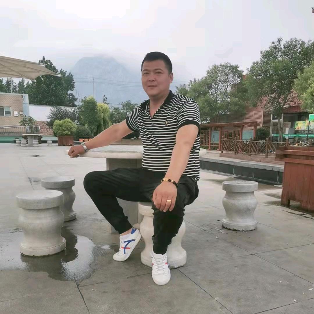 祁连山上的月亮