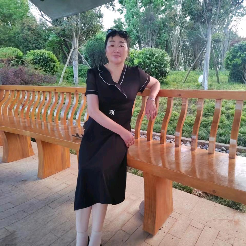 雪里点点红小豆芽和小豆芽打个招呼