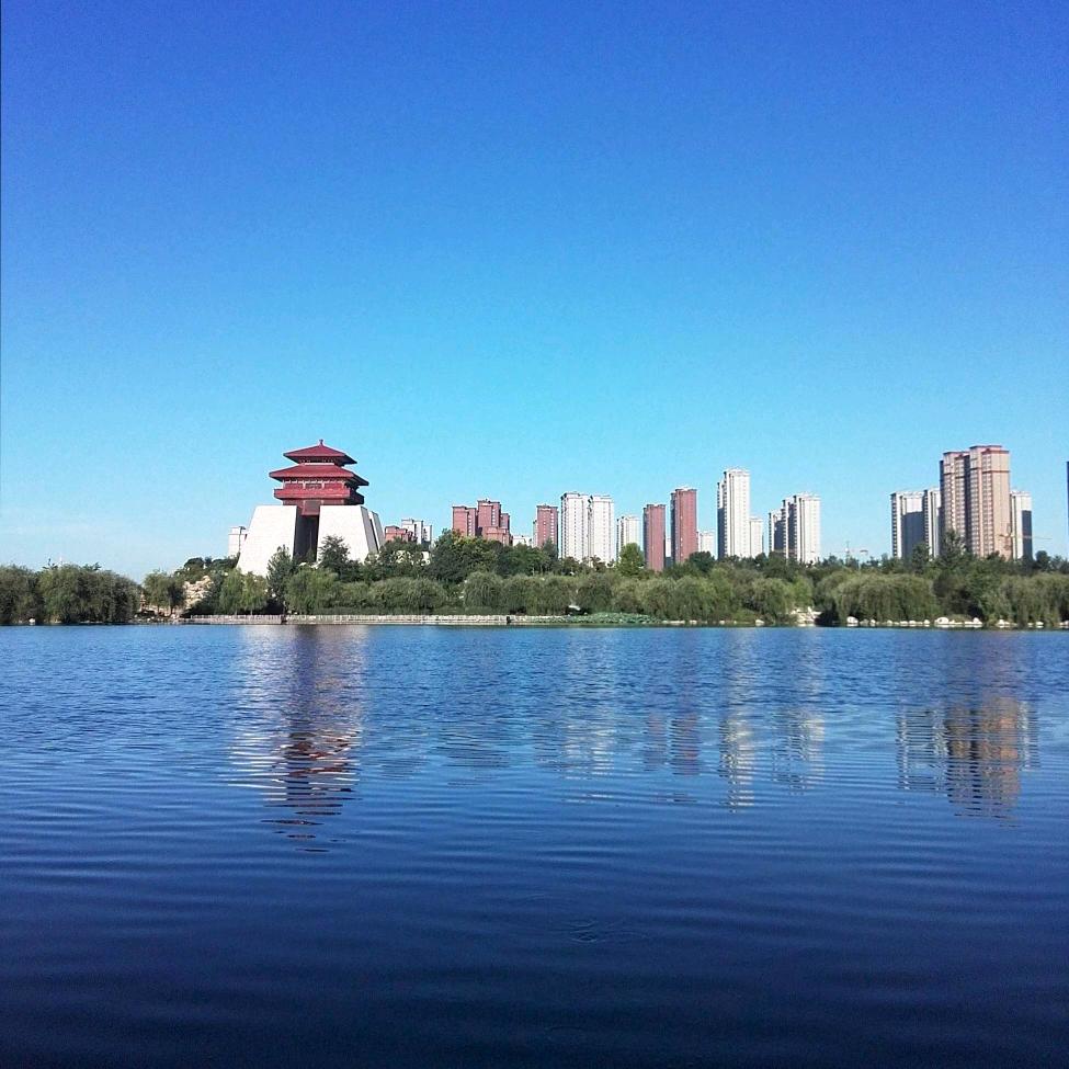 天光水影