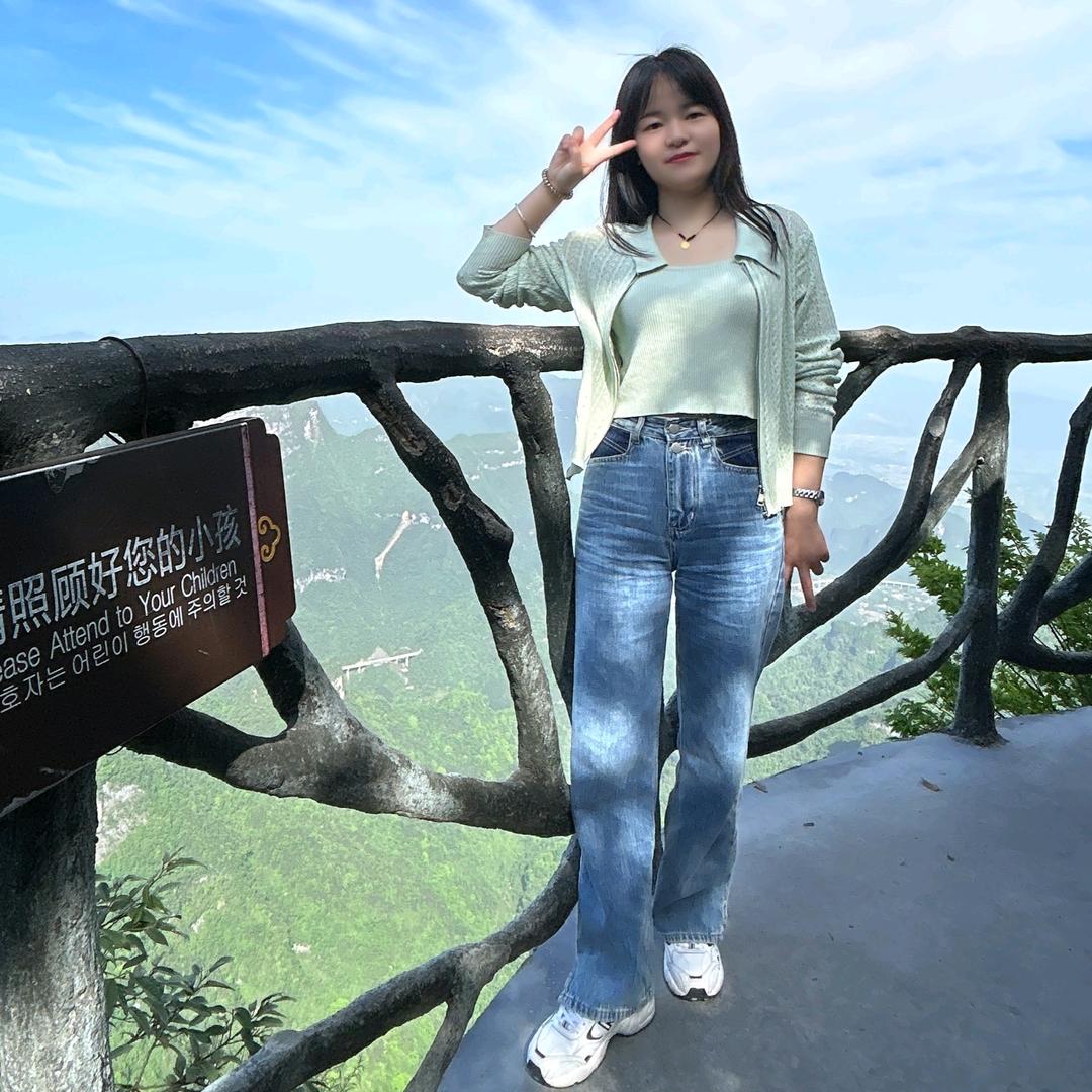 爱吃虾的雅文