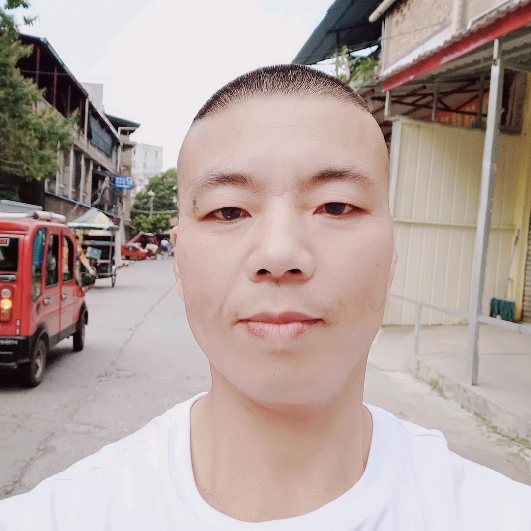 光能哥哥。单身男人