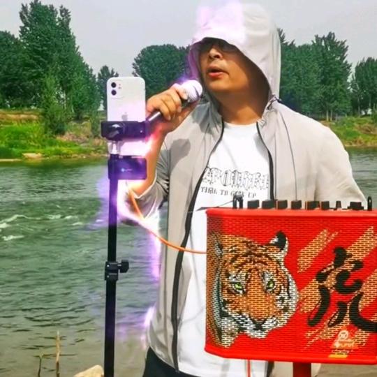 心哥（洛阳伊滨烟岭广场）