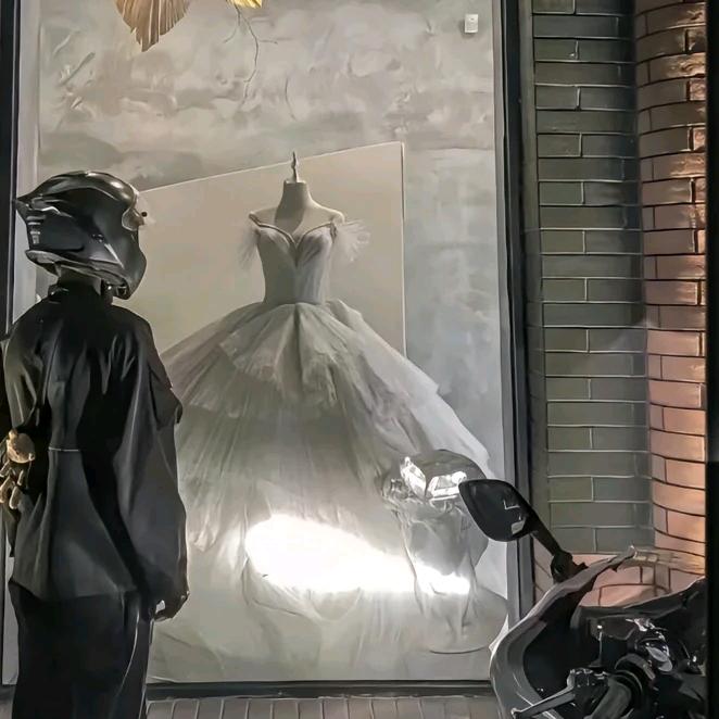 她的谎言破绽百出