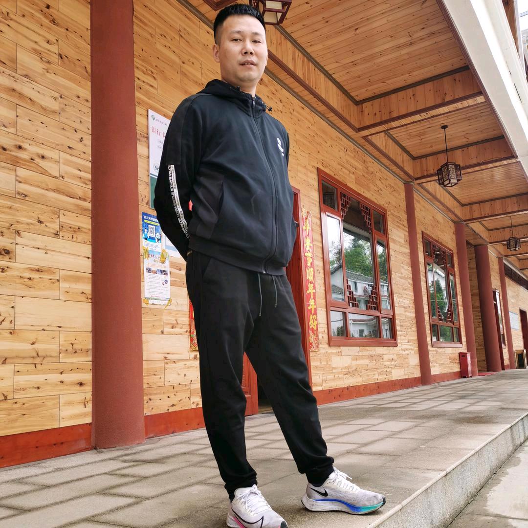 亮仔