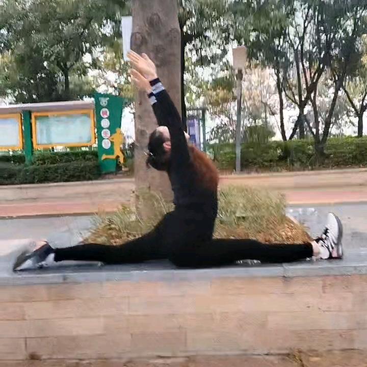 🍀🍀爱瑜伽的🌹🌹云儿🍀🍀