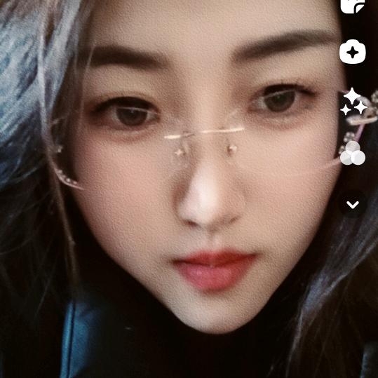 嫣然一笑终是梦