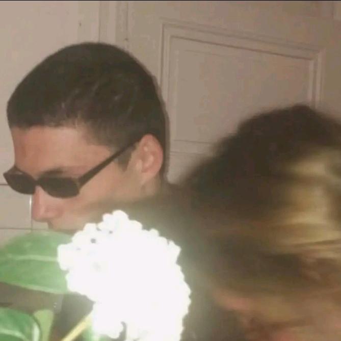 ∵