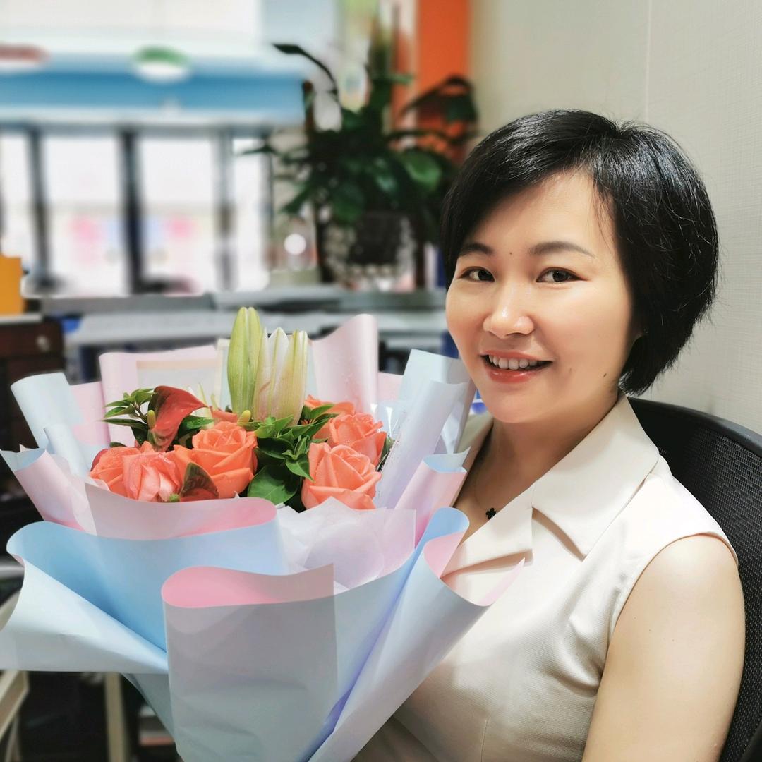 新康乐幼儿园    李园长