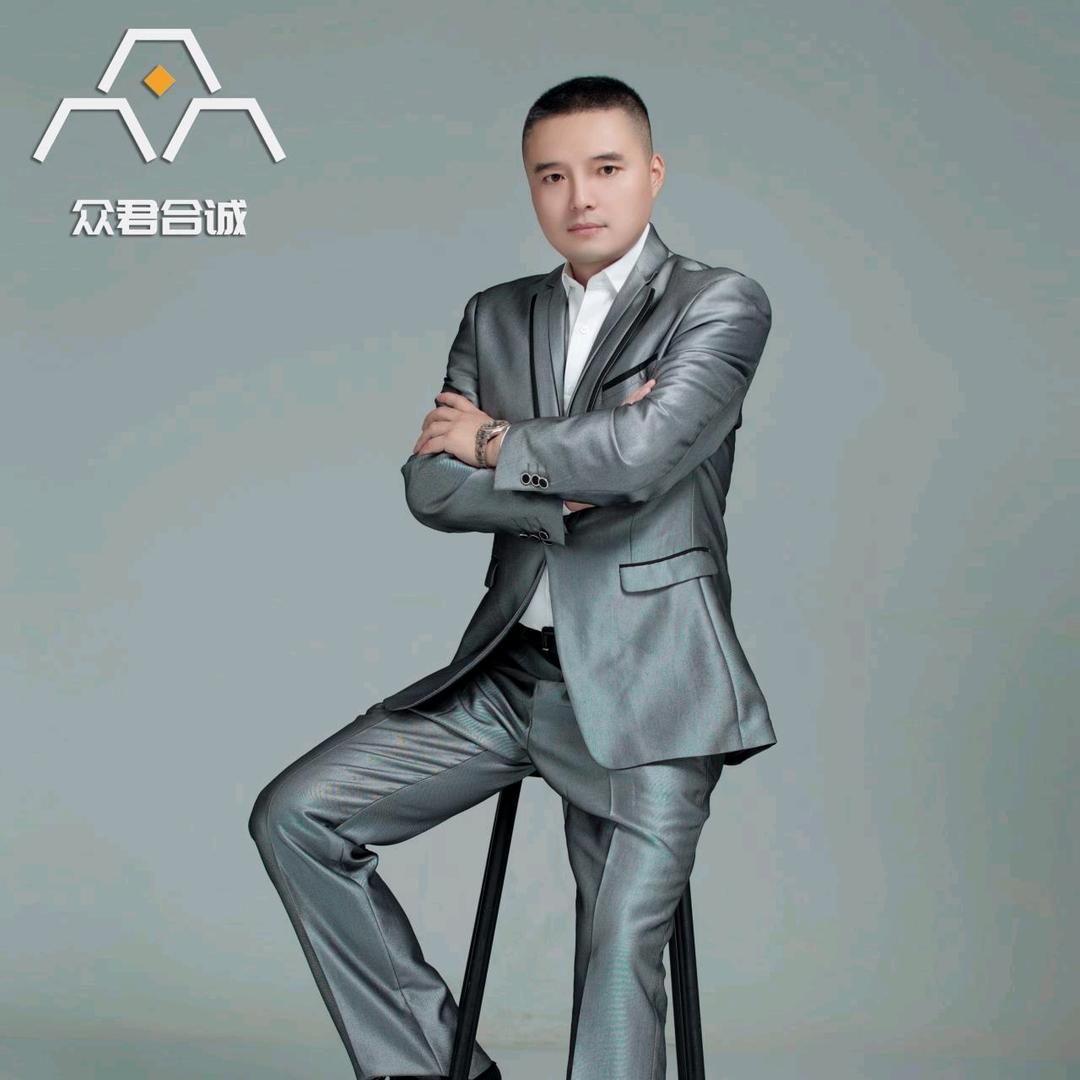 杨斌。