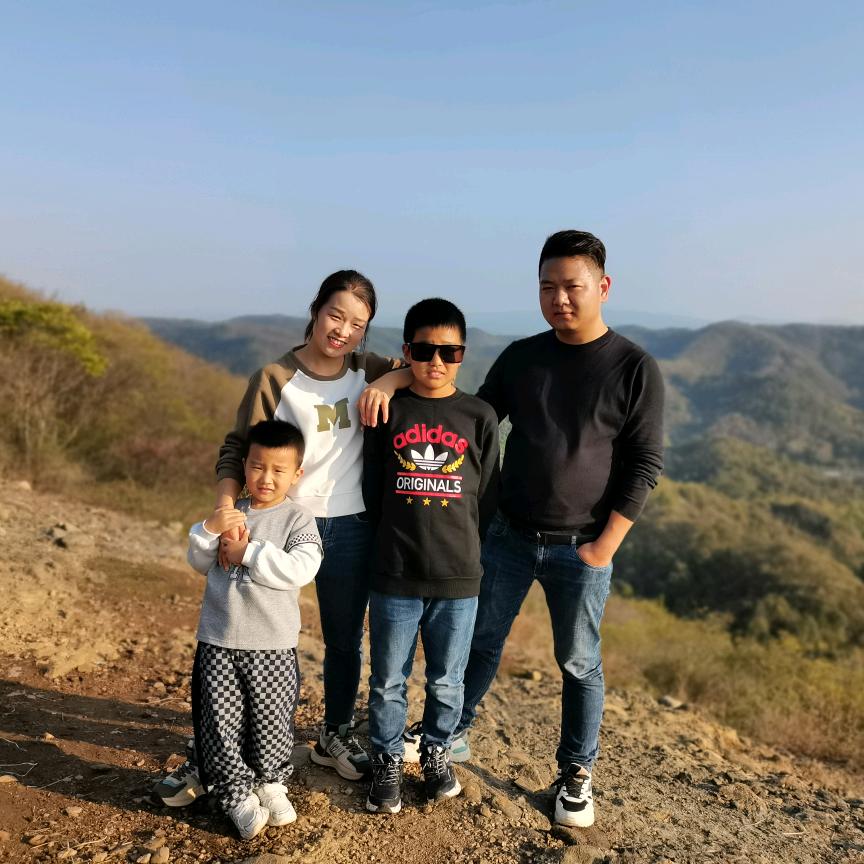 杨 杨 得 亿