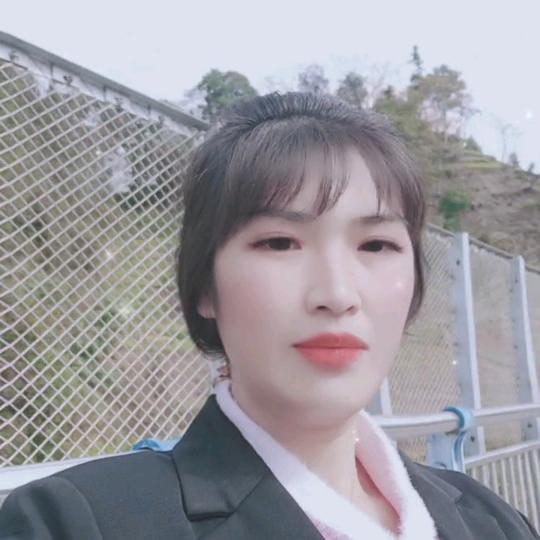 农村王三妹喜欢听山歌