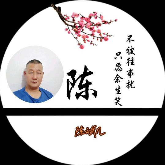 爱吃肉沫香菇的玲霜头像