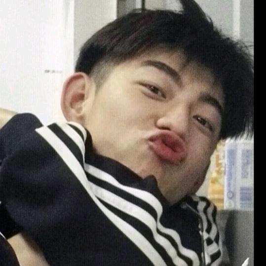 小胡要瘦✌️✌️