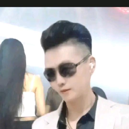 (｡･㉨･｡)ﾉ♡ 二哥（｡ò