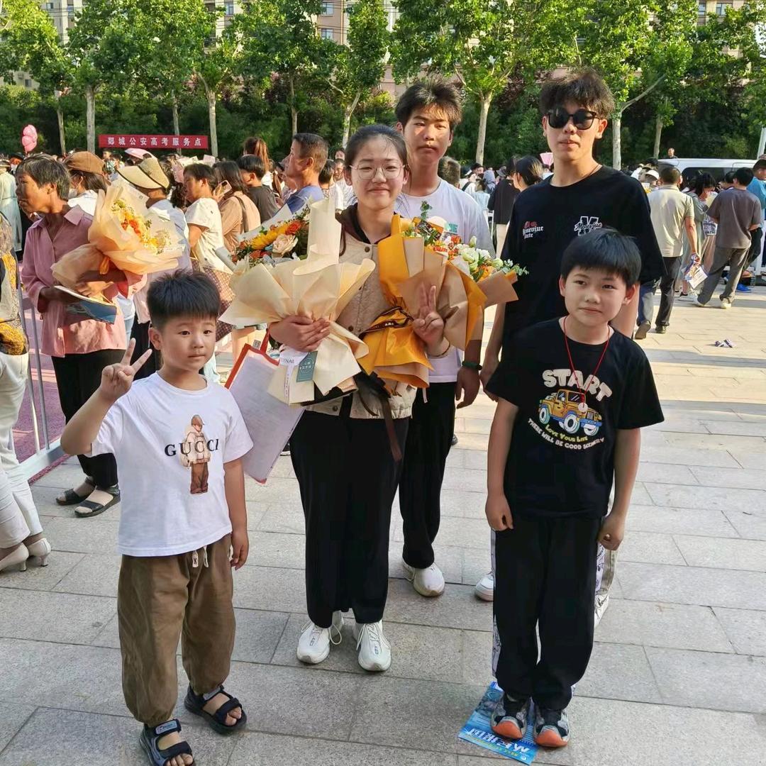 家有三宝，莹-乐-童