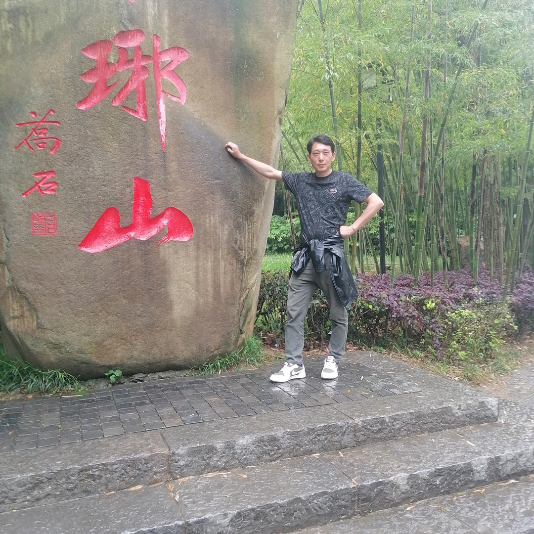 荒野垂钓杰哥