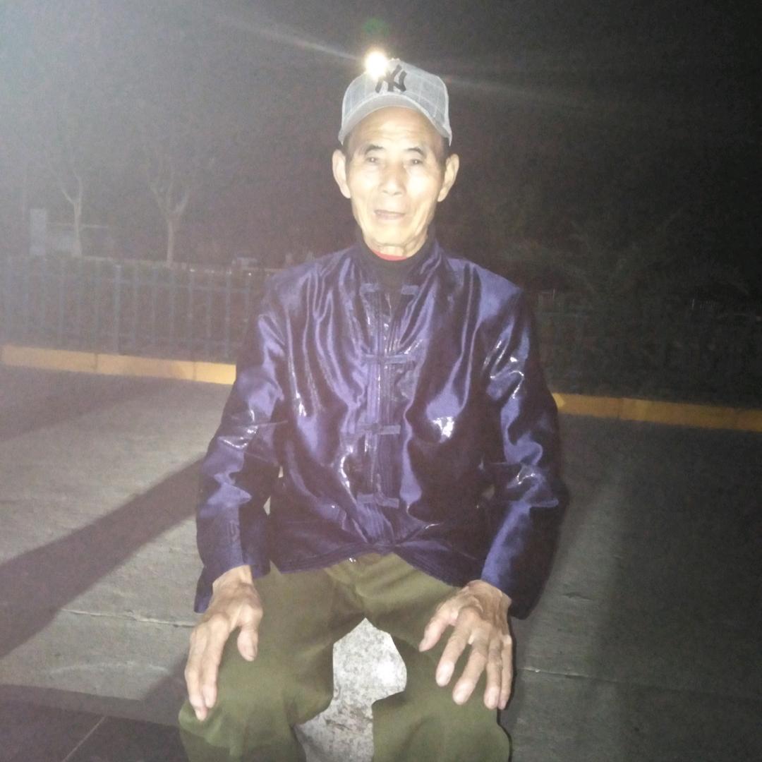 爱好唱哥的老翁头