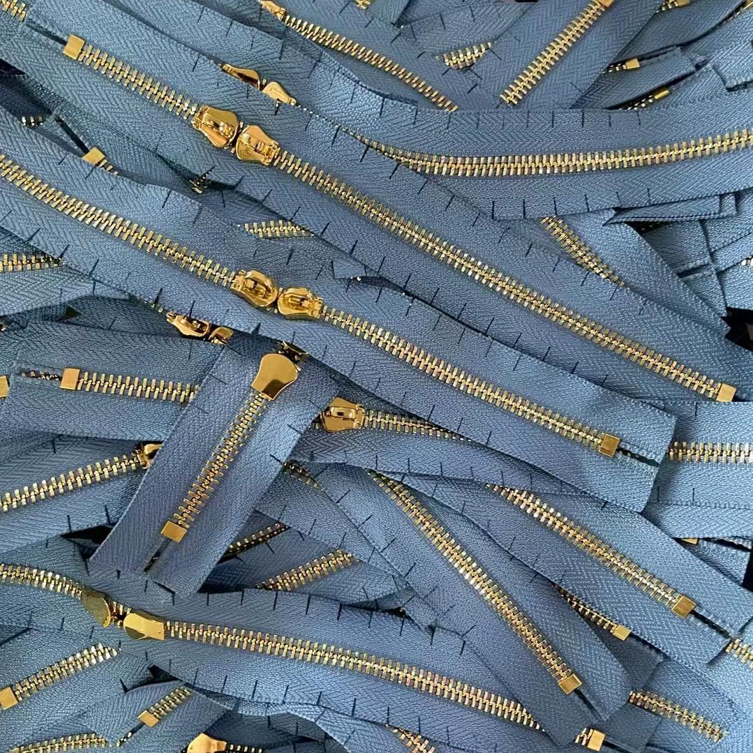 加工拉链点位、打刀口、屈头、头尾制条装