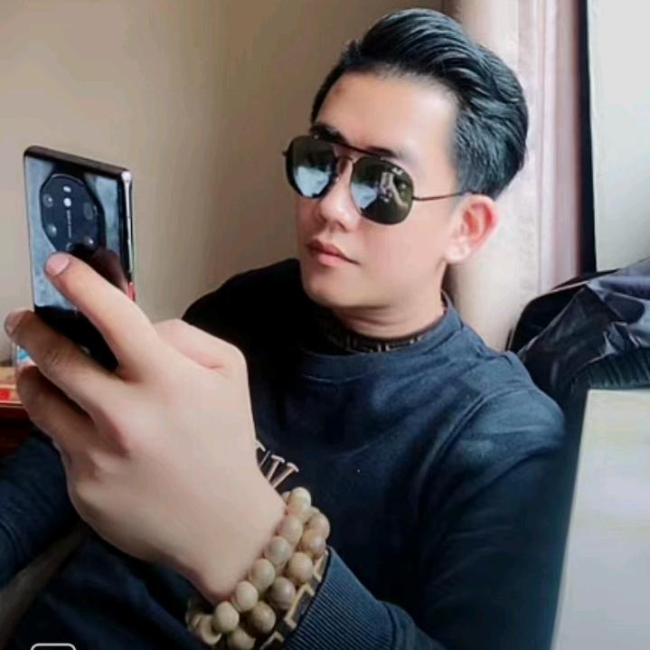 潇洒哥  全网情怀好大哥