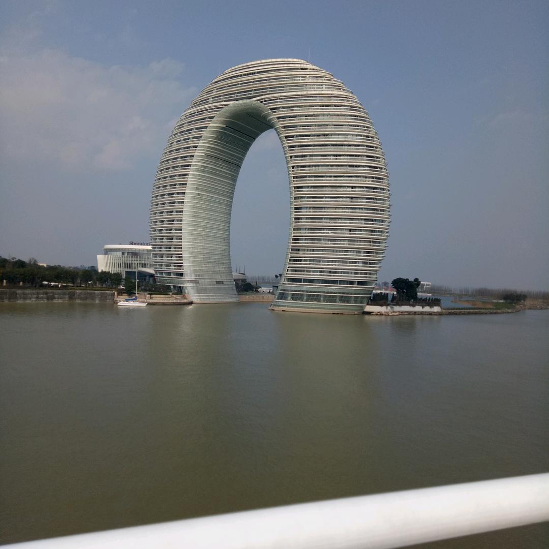 贠先生