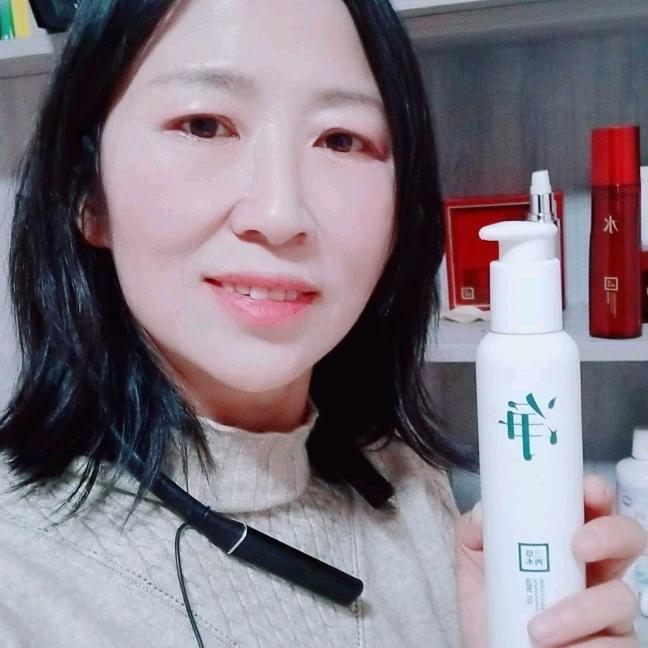 成县三草两木美容店