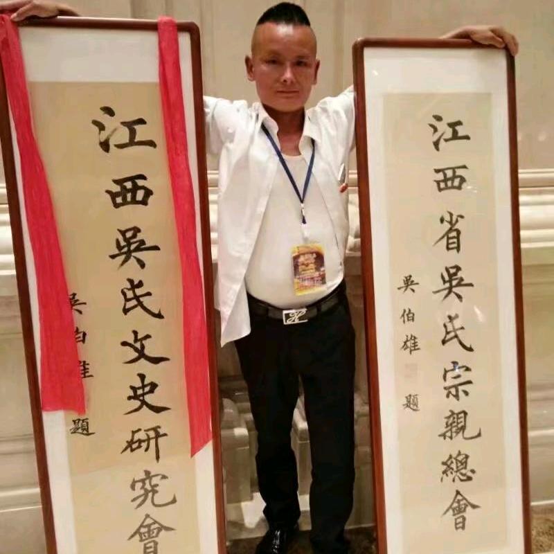 阿     龙