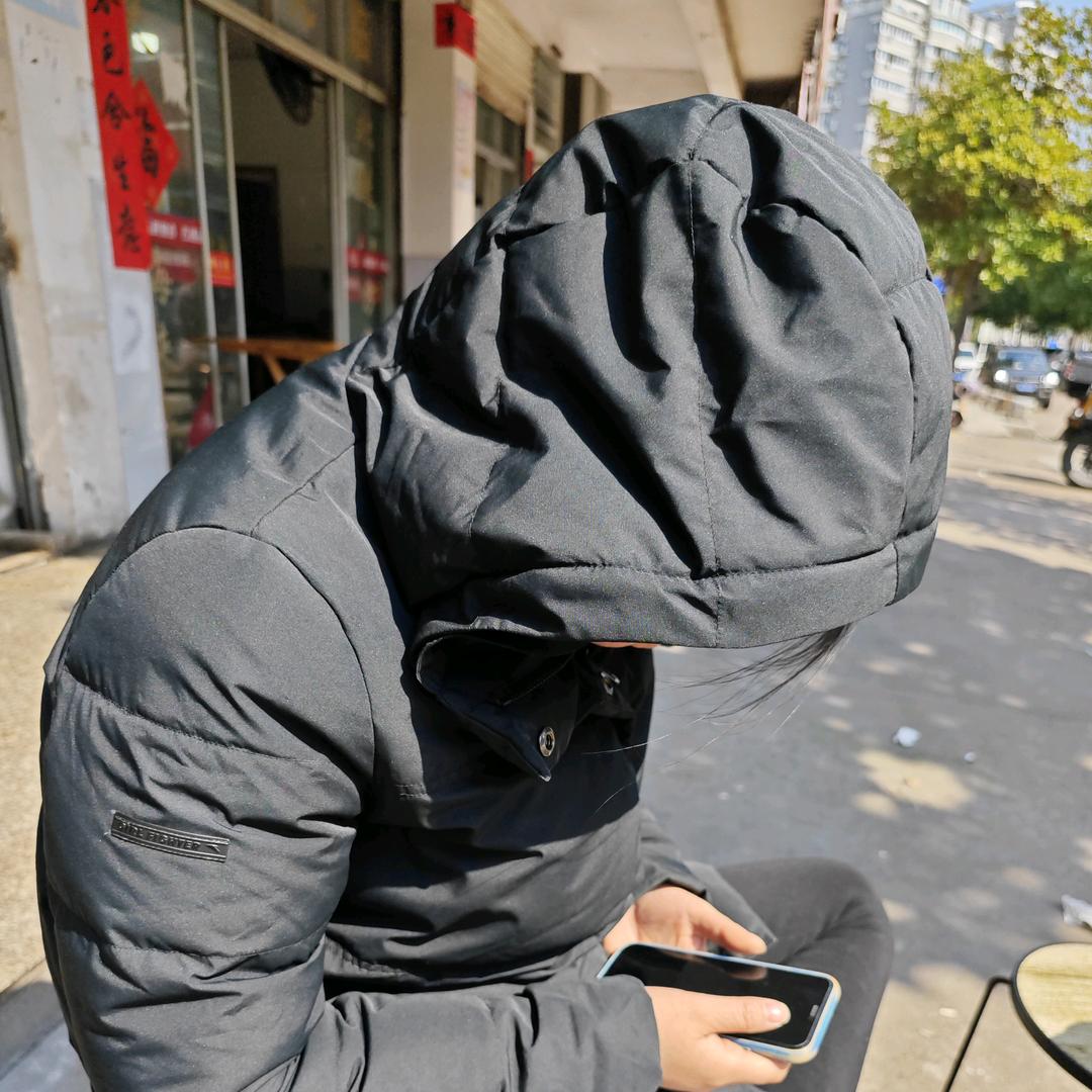 卖电脑的小女孩