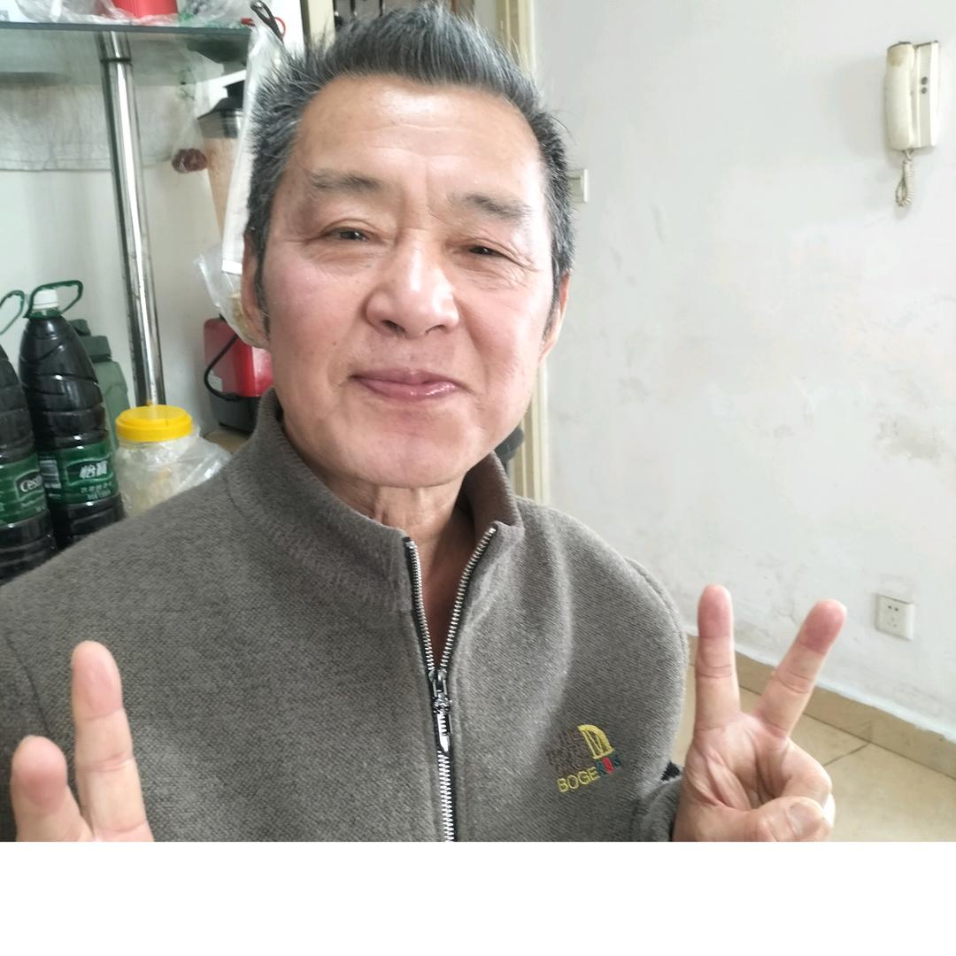 李华