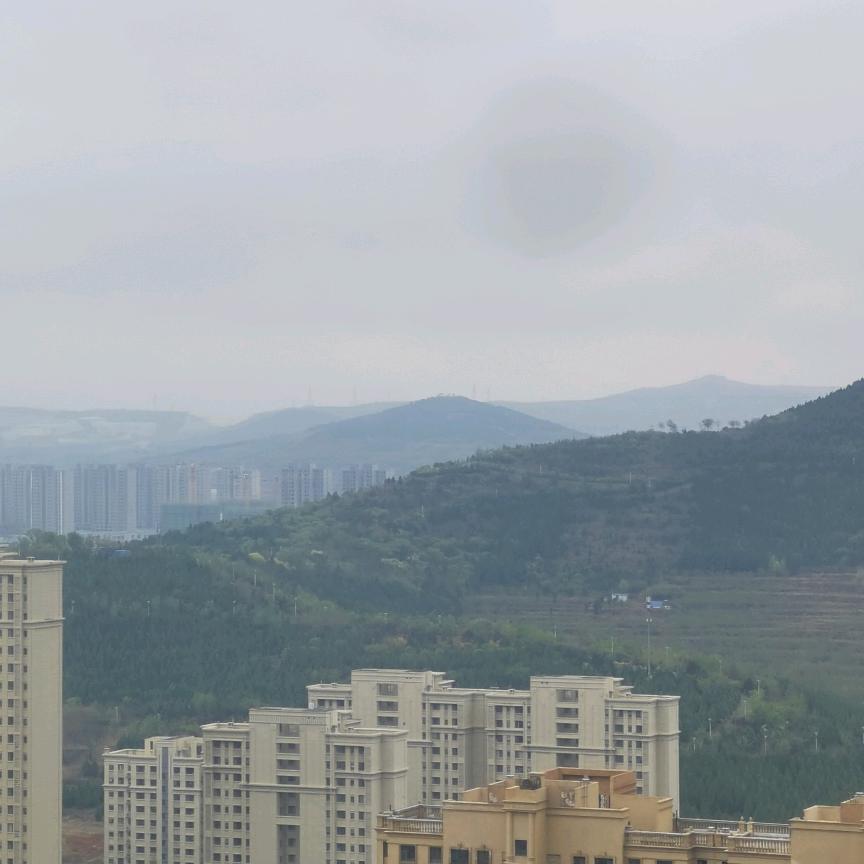 层峦迭嶂一线开