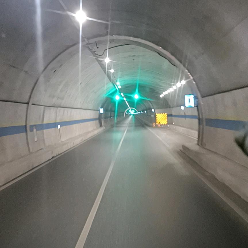 骑着蜗牛赶高铁