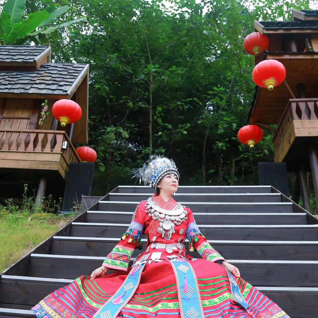爱旅游的小彝妹