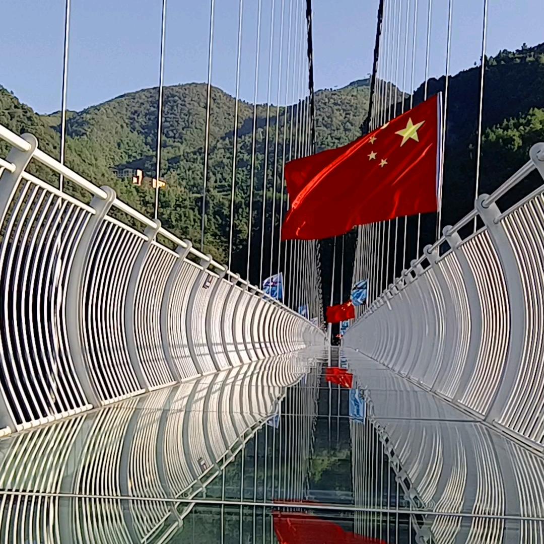 达州巴山大峡谷玻璃桥.陈