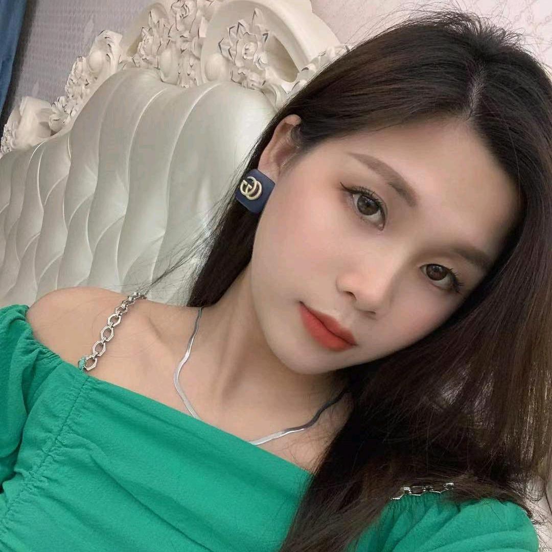 🌈格 四个女孩的妈妈