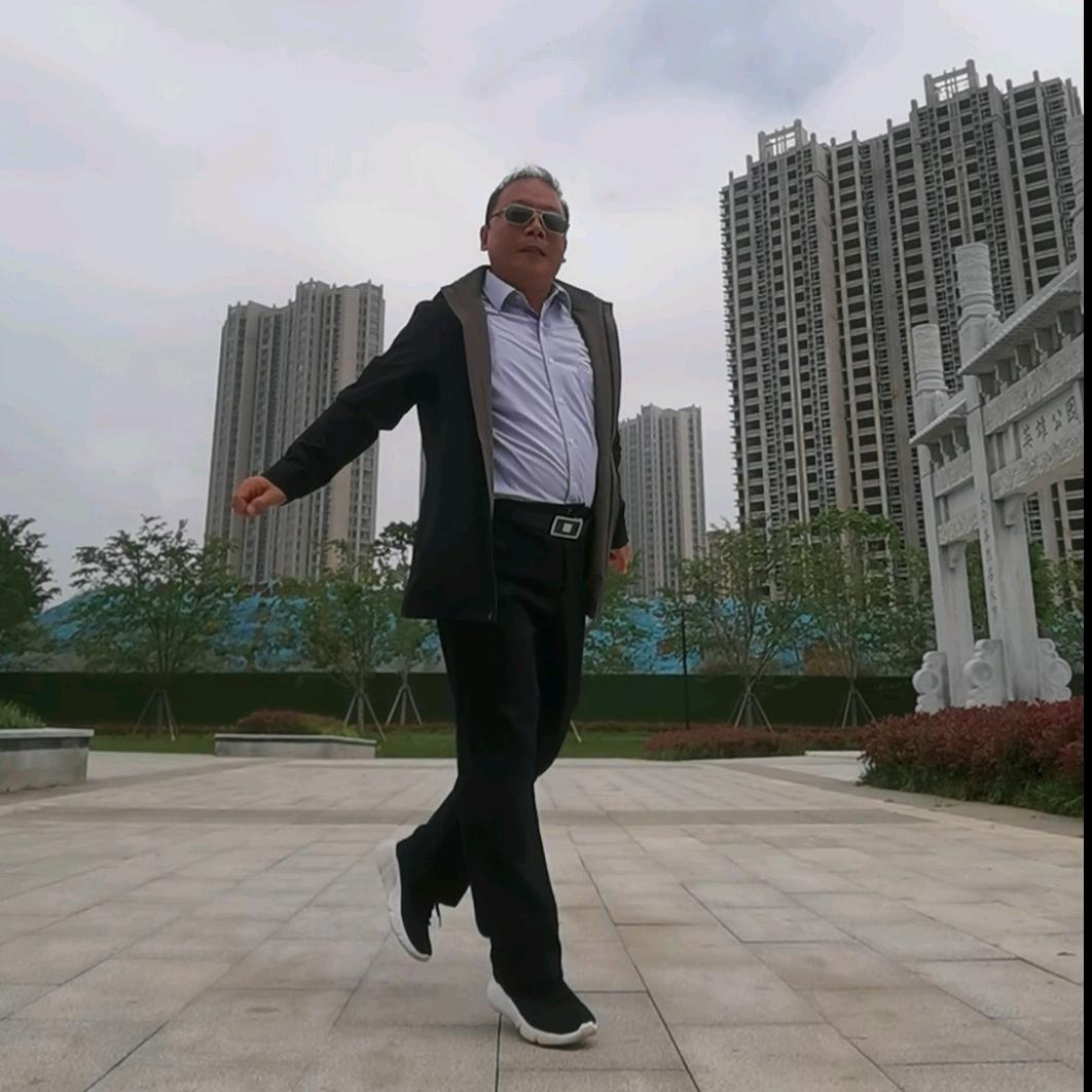 曳舞闫姥爷