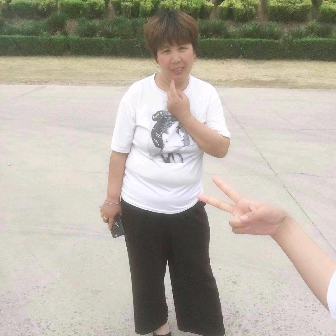 幸福一家人。