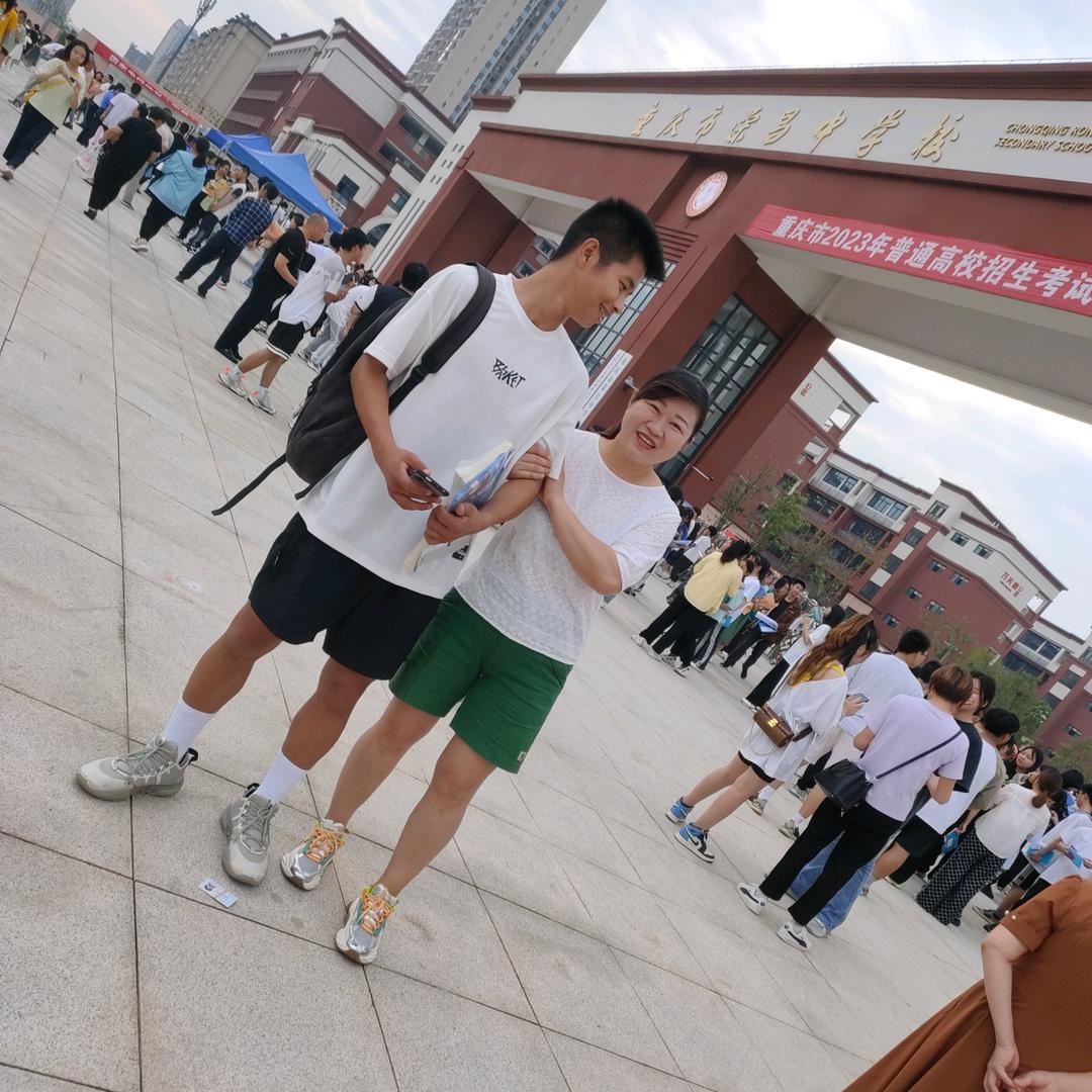 大连路仕越眼镜店王伟