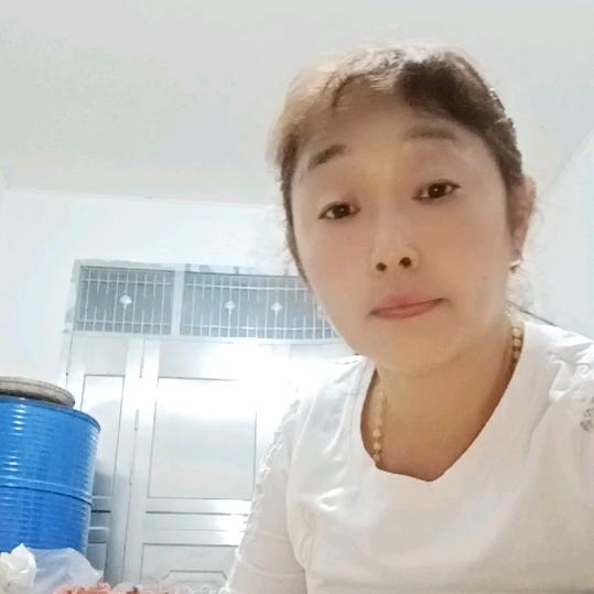 琼