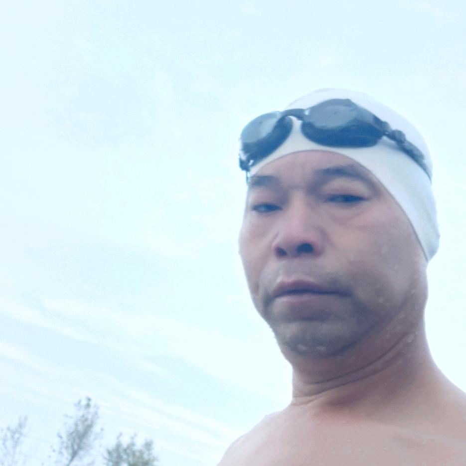 泳不言弃（冬泳爱好者）