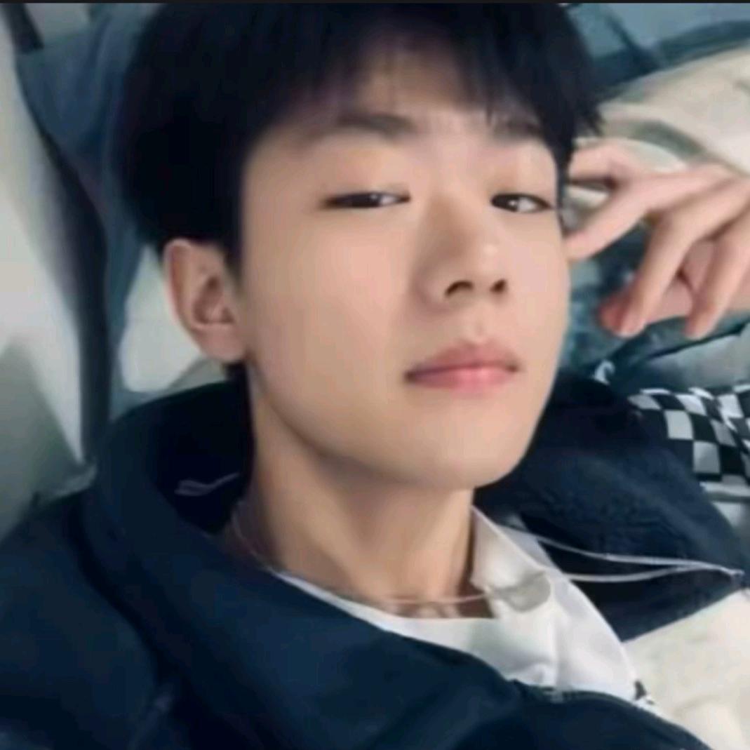L.、
