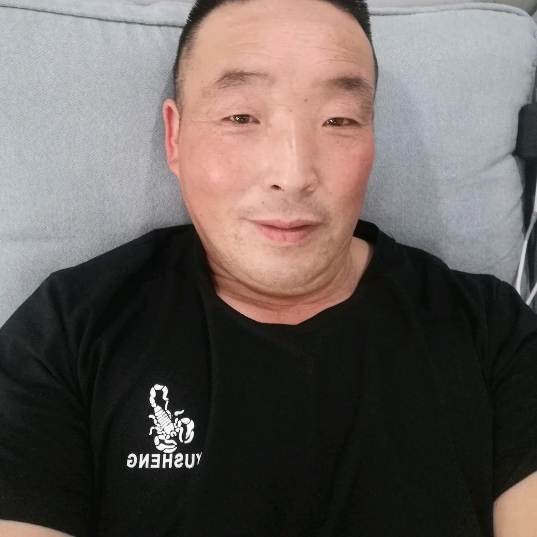 我对你微笑，纯属礼貌