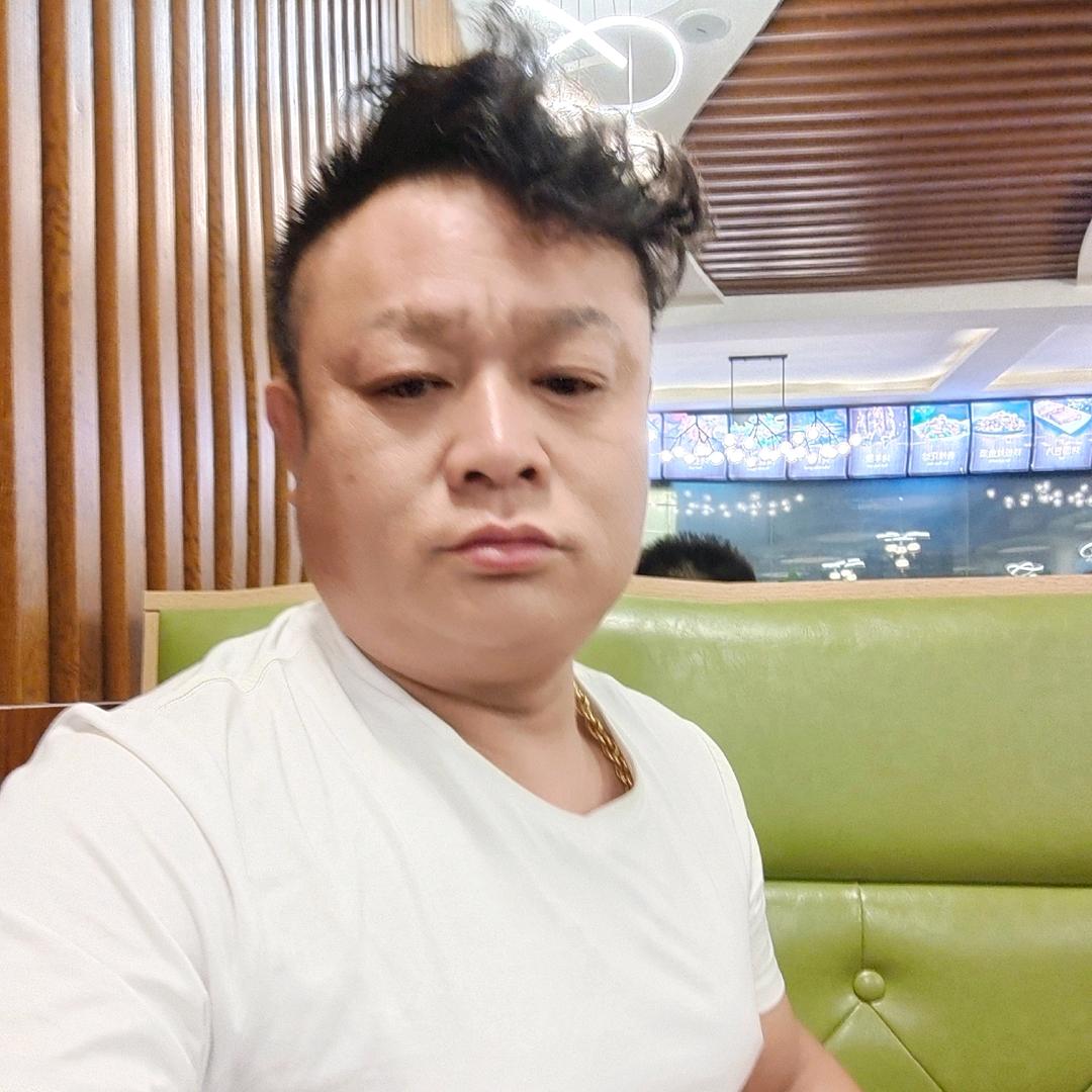 生意兴隆，主要经营蔬菜批发